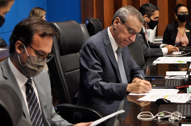 Presidente da ALEMS lança compilado com 95 leis estaduais na área da Saúde