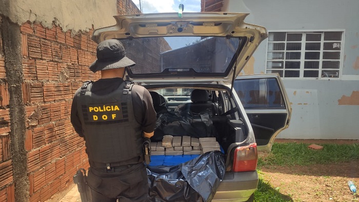 Em Ponta Porã, DOF apreende em residencia veículo carregado com maconha e pronto para viagem Em Ponta Porã, DOF apreende em residencia veículo carregado com maconha e pronto para viagem