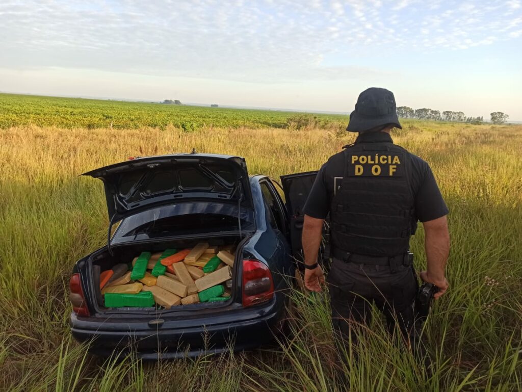 Durante bloqueio, DOF apreende carro com mais de 600 quilos de maconha