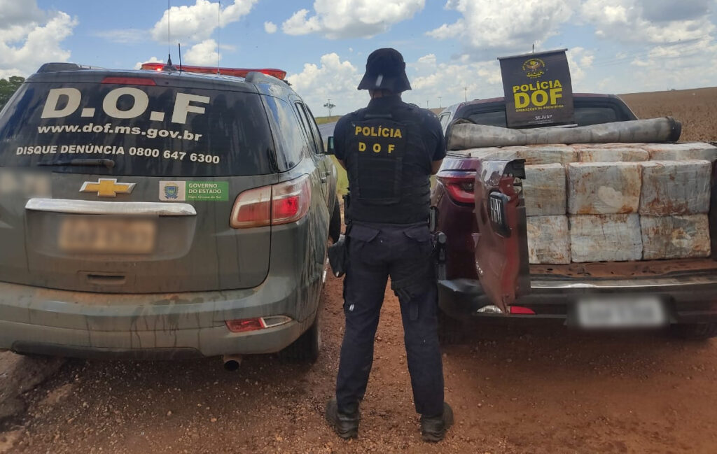 Em ponta Porã, carro com placas falsas e carregado de maconha é apreendido Em ponta Porã, carro com placas falsas e carregado de maconha é apreendido