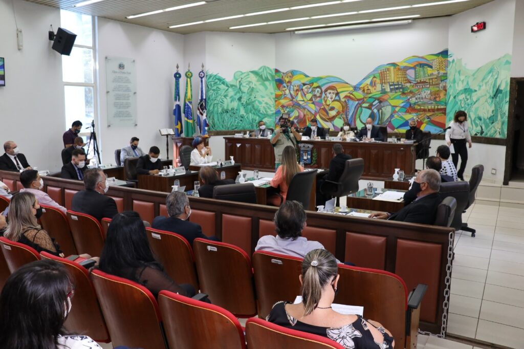 Hélio Peluffo faz balanço positivo da administração e convida Vereadores a serem parceiros de Ponta Porã Hélio Peluffo faz balanço positivo da administração e convida Vereadores a serem parceiros de Ponta Porã
