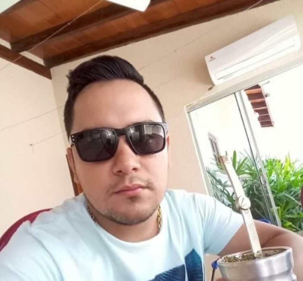 Dupla é executada a tiros no centro de Pedro Juan Caballero Dupla é executada a tiros no centro de Pedro Juan Caballero