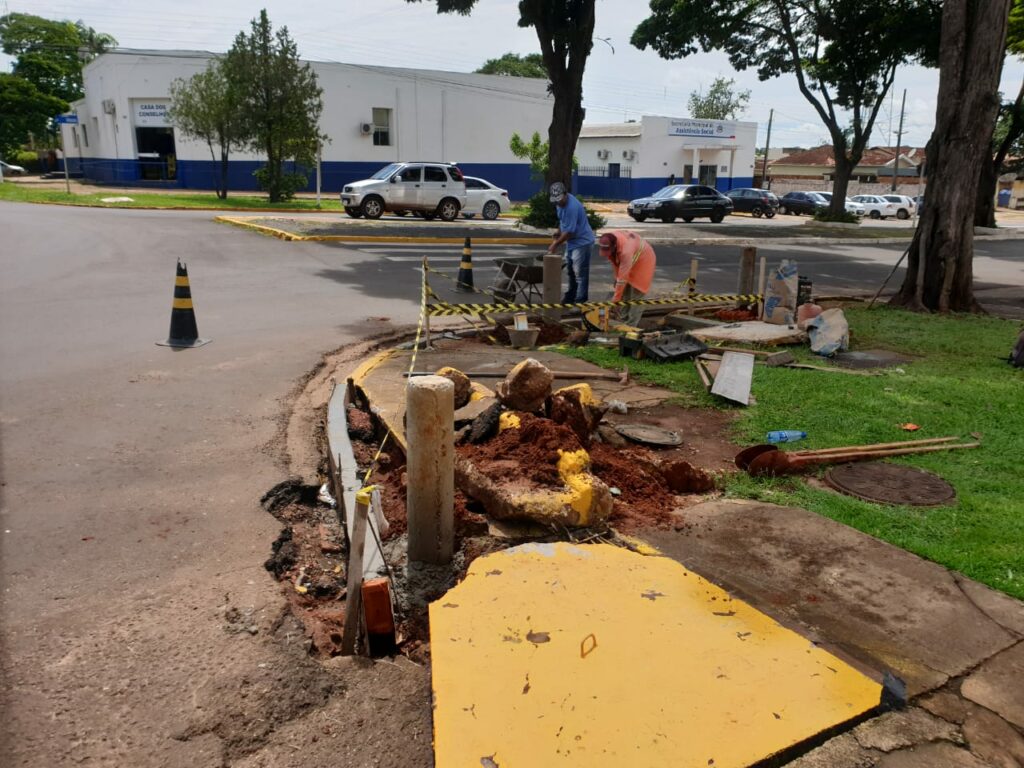 Chuvas fortes causam estragos e Prefeitura de Ponta Porã trabalha em ritmo forte para consertar Chuvas fortes causam estragos e Prefeitura de Ponta Porã trabalha em ritmo forte para consertar
