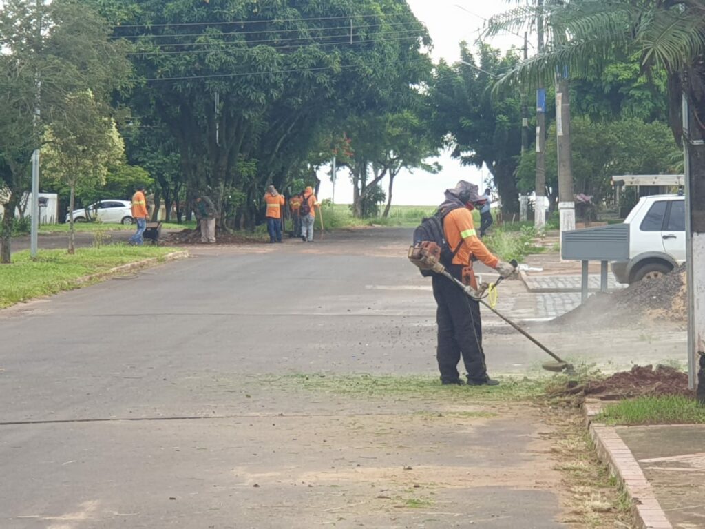 Chuvas fortes causam estragos e Prefeitura de Ponta Porã trabalha em ritmo forte para consertar Chuvas fortes causam estragos e Prefeitura de Ponta Porã trabalha em ritmo forte para consertar