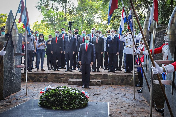 Mário Abdo participou do ato em comemoração ao Dia dos Heróis em Cerro Corá