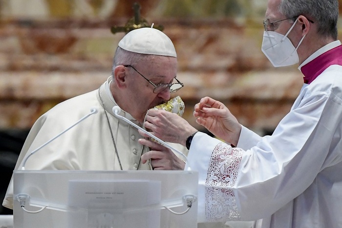 Na mensagem de Páscoa, Papa Francisco pede que vacinas contra Covid-19 sejam distribuídas a países pobres Na mensagem de Páscoa, Papa Francisco pede que vacinas contra Covid-19 sejam distribuídas a países pobres