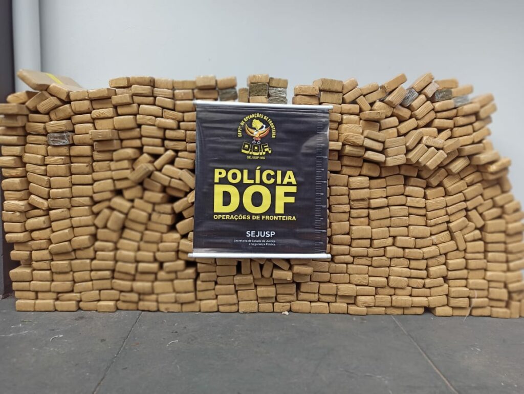 Em Ponta Porã, carro furtado é recuperado com quase meia tonelada de maconha Em Ponta Porã, carro furtado é recuperado com quase meia tonelada de maconha