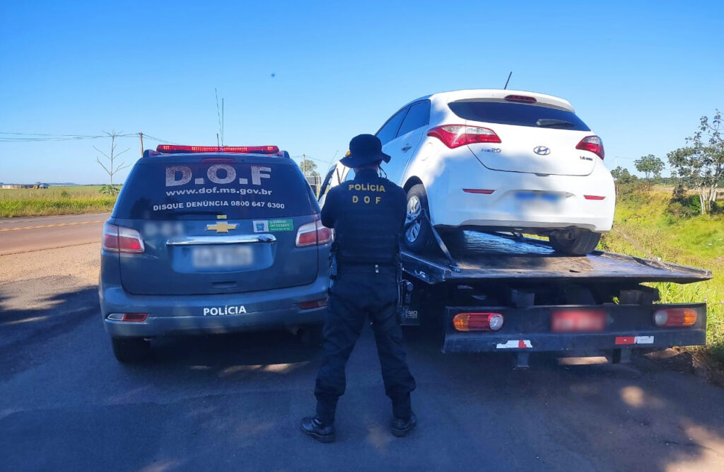 Guincho é parado e carro furtado em SP é recuperado em Ponta Porã Guincho é parado e carro furtado em SP é recuperado em Ponta Porã