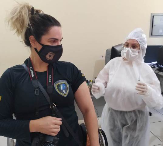 Em Ponta Porã, Policiais da Coordenadoria Geral de Perícias recebem vacina contra covid-19