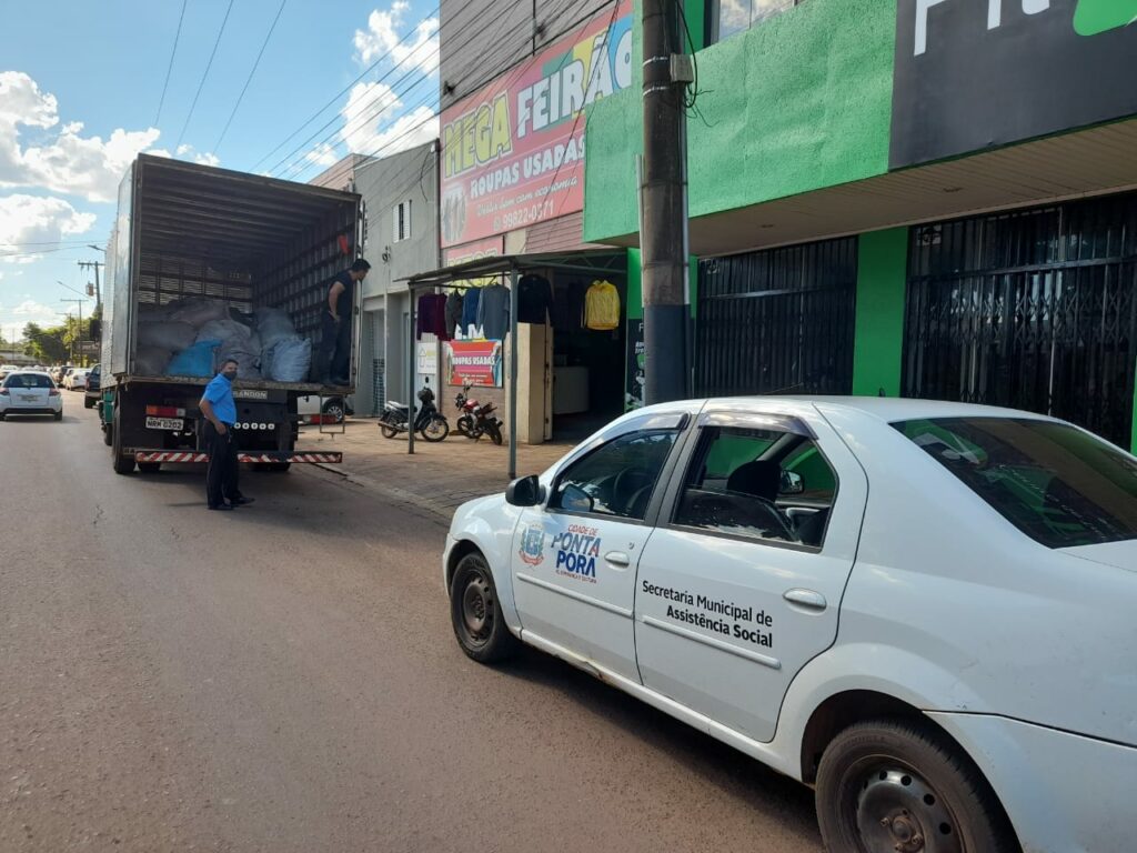 Rotary Club Guarani em parceria com lojas, faz doação de 04 toneladas de roupas e calçados em Ponta Porã