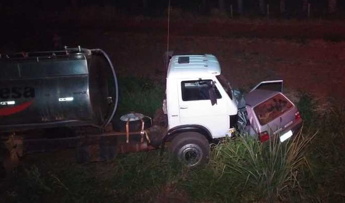 Nova Andradina: Condutor de Uno morre preso às ferragens em acidente envolvendo caminhão Nova Andradina: Condutor de Uno morre preso às ferragens em acidente envolvendo caminhão