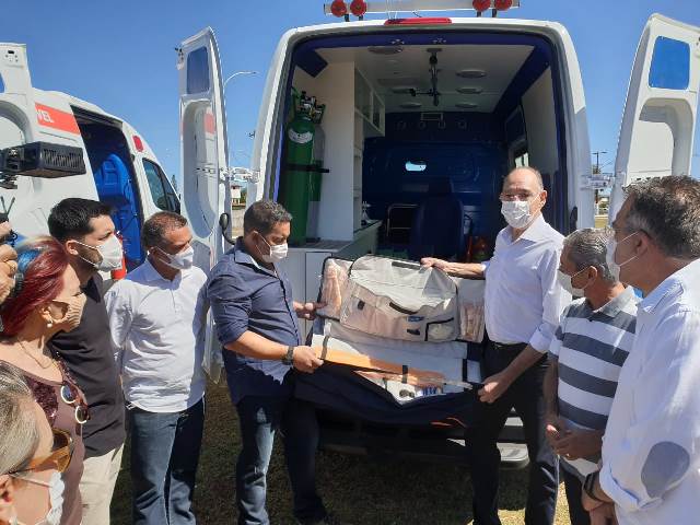 Prefeitura de Ponta Porã entrega ambulâncias e veículos para as Secretarias de Saúde e Assistência Social