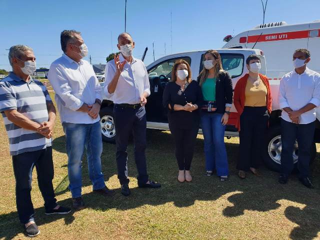 Prefeitura de Ponta Porã entrega ambulâncias e veículos para as Secretarias de Saúde e Assistência Social