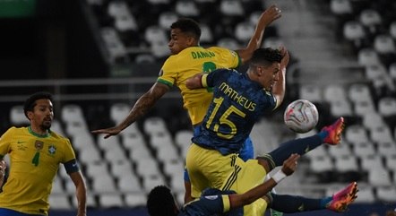 Brasil vira nos acréscimos e vence a Colômbia Brasil vira nos acréscimos e vence a Colômbia
