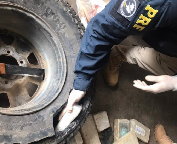 PRF apreende 85 Kg de pasta base de cocaína PRF apreende 85 Kg de pasta base de cocaína