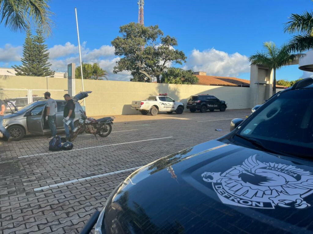 DEFRON apreende cocaína negociada em pátio de hotel em Ponta Porã DEFRON apreende cocaína negociada em pátio de hotel em Ponta Porã
