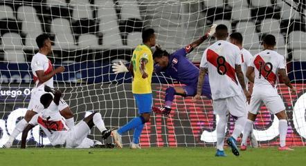 Neymar marca, Brasil goleia o Peru e segue 100% na Copa América Neymar marca, Brasil goleia o Peru e segue 100% na Copa América