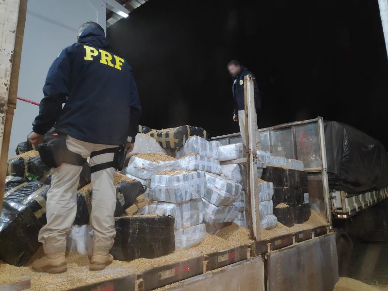 PRF apreende 10 toneladas de maconha no km 129 da BR-267 PRF apreende 10 toneladas de maconha no km 129 da BR-267