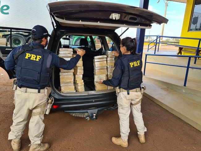 PRF apreende 61 Kg de pasta base de cocaína na BR-163 PRF apreende 61 Kg de pasta base de cocaína na BR-163