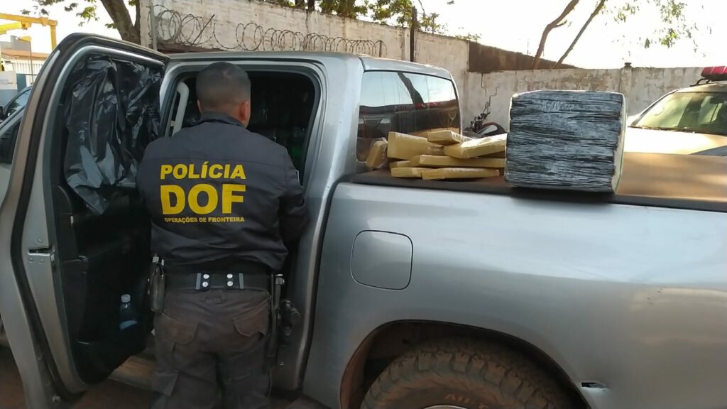 Em Ponta Porã, DOF apreende camionete carregada com mais de uma tonelada de maconha Em Ponta Porã, DOF apreende camionete carregada com mais de uma tonelada de maconha