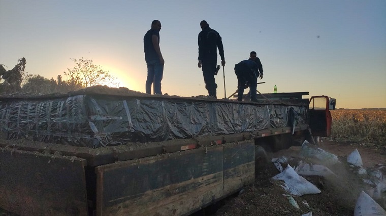 Policiais do 4º BPM apreendem mais de oito toneladas de maconha no Distrito de Nova Itamarati