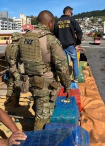 PRF, PF e PM faz mega-apreensão de 24,2 toneladas de maconha que saiu de Ponta Porã PRF, PF e PM faz mega-apreensão de 24,2 toneladas de maconha que saiu de Ponta Porã