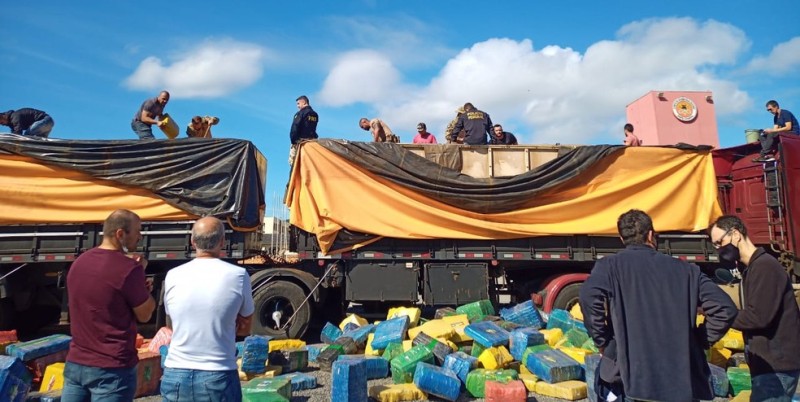 PRF, PF e PM faz mega-apreensão de 24,2 toneladas de maconha que saiu de Ponta Porã PRF, PF e PM faz mega-apreensão de 24,2 toneladas de maconha que saiu de Ponta Porã