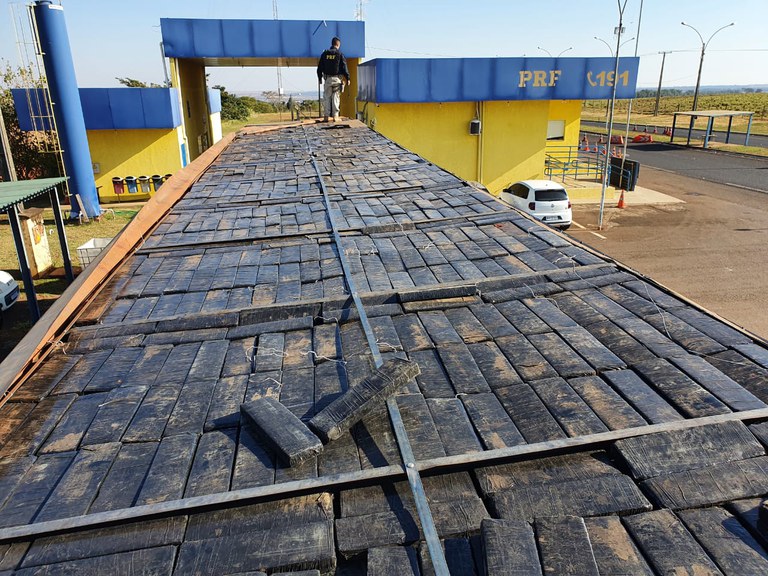 PRF apreende quase 2 toneladas de maconha na MS-141 PRF apreende quase 2 toneladas de maconha na MS-141