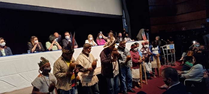 Damares cumpre compromissos públicos e inventa 'desculpa' para não visitar aldeia indígena de Dourados Damares cumpre compromissos públicos e inventa 'desculpa' para não visitar aldeia indígena de Dourados