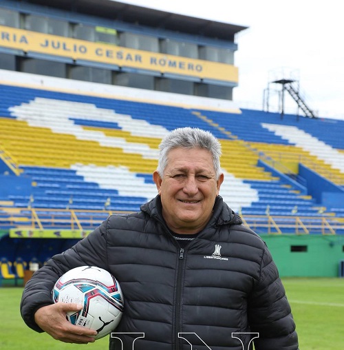 “Hay que dejar el sentimentalismo y buscar el profesionalismo”