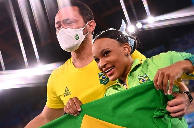 Rebeca Andrade mira prova de solo: 'Foco é fazer boas apresentações' Rebeca Andrade mira prova de solo: 'Foco é fazer boas apresentações'
