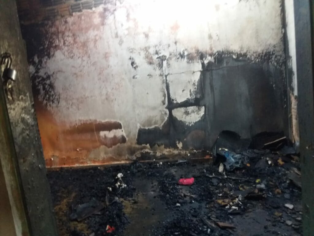Idosos com netos perdem tudo em incêndio em Ponta Porã