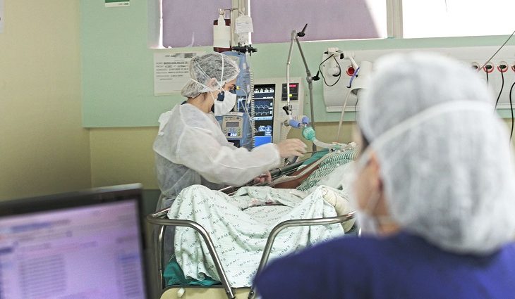 1° semana de agosto mostra queda de 48% nas mortes por Covid em relação a julho 1° semana de agosto mostra queda de 48% nas mortes por Covid em relação a julho