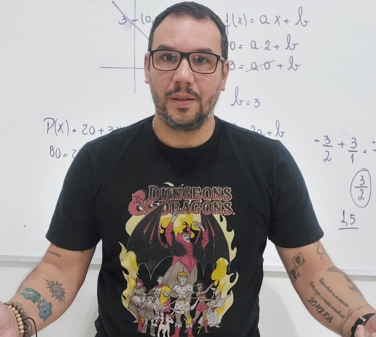 Saiba quem troca de idade hoje, 24 de setembro, por Dora Nunes Saiba quem troca de idade hoje, 24 de setembro, por Dora Nunes