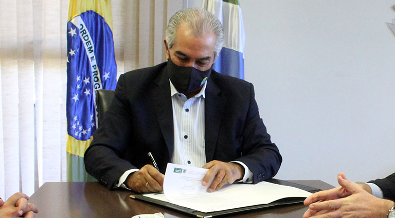 Estado conclui estudos de revisão salarial dos servidores e aumento a partir de janeiro de 2022 Estado conclui estudos de revisão salarial dos servidores e aumento a partir de janeiro de 2022