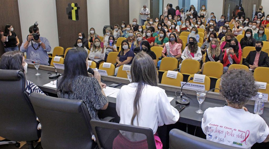 Outubro Rosa: SES realiza I Simpósio Estadual de Saúde da Mulher em MS Outubro Rosa: SES realiza I Simpósio Estadual de Saúde da Mulher em MS