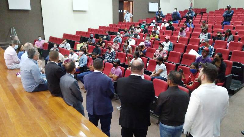 Impedidos de trabalhar no antigo lixão de Ponta Porã, recicladores buscam ajuda de autoridades