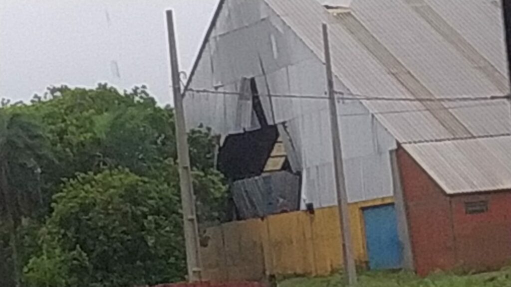 Chuva deixa rastros de destruição em Ponta Porã