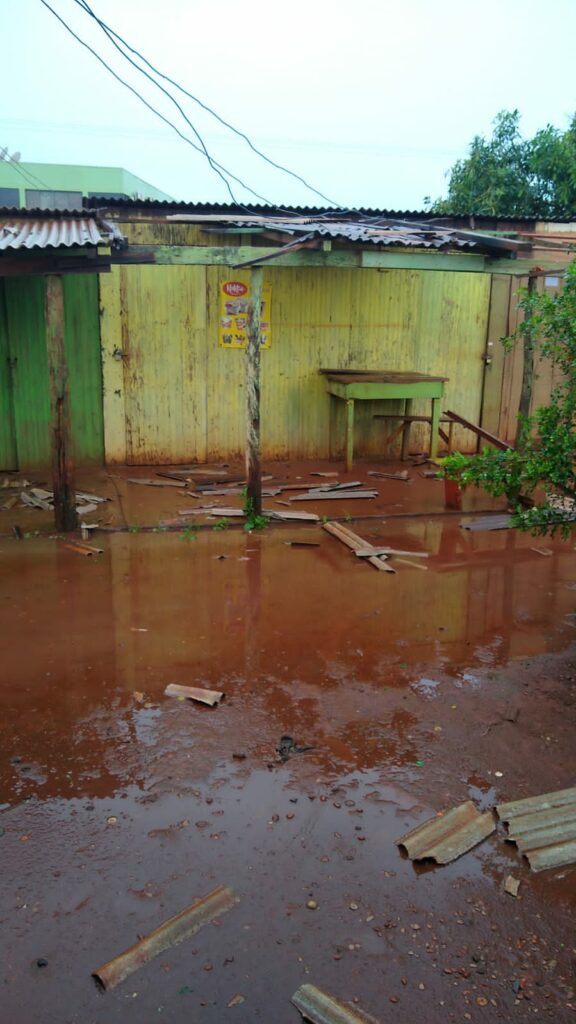 Ponta Porã: Feirinha do Nova Itamarati fica destruída com temporal e feirantes pedem providências