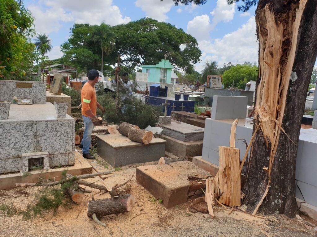 Prefeitura de Ponta Porã realiza limpeza e manutenção de cemitérios para o feriado do Dia de Finados