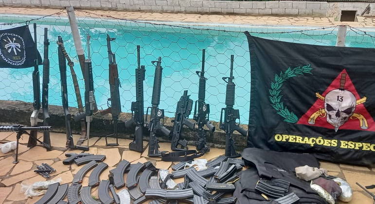 Troca de tiros com a polícia deixa 25 suspeitos de mega-assaltos mortos