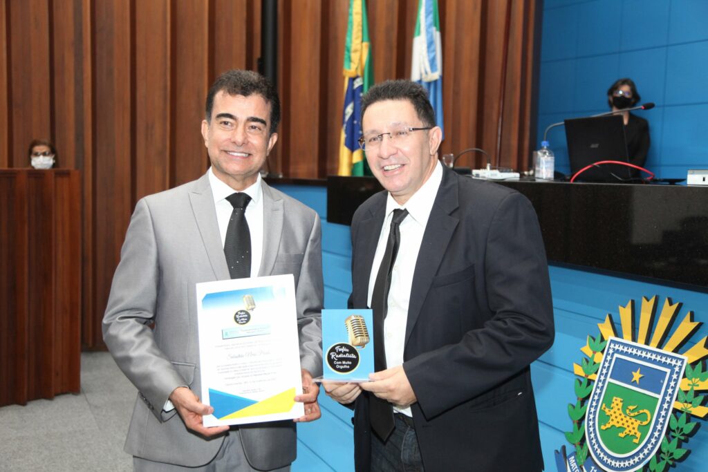 Marçal Filho homenageia Tião Prado (Pontaporainforma) com “Comenda Antônio Tonani”