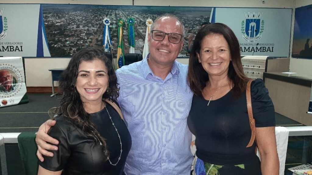 Livro: Noite de autógrafos foi sucesso em Amambai Livro: Noite de autógrafos foi sucesso em Amambai