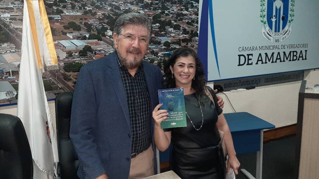Livro: Noite de autógrafos foi sucesso em Amambai Livro: Noite de autógrafos foi sucesso em Amambai