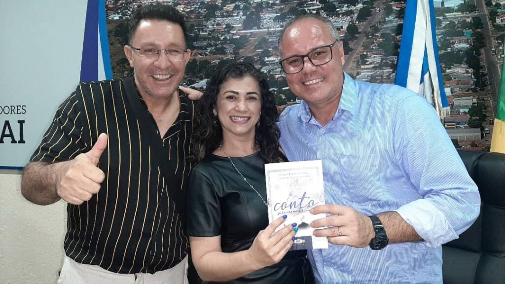 Livro: Noite de autógrafos foi sucesso em Amambai Livro: Noite de autógrafos foi sucesso em Amambai