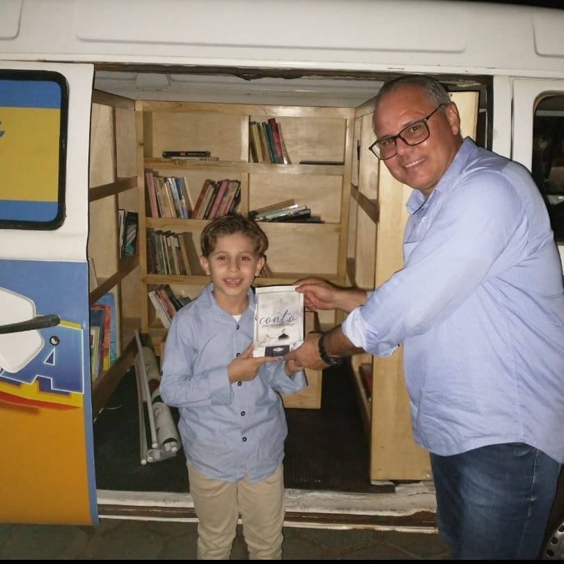 Livro: Noite de autógrafos foi sucesso em Amambai Livro: Noite de autógrafos foi sucesso em Amambai