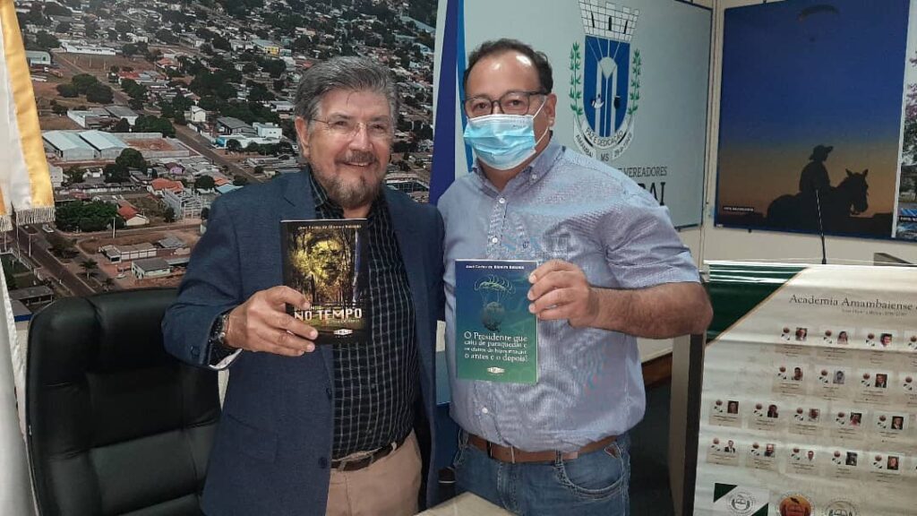 Livro: Noite de autógrafos foi sucesso em Amambai Livro: Noite de autógrafos foi sucesso em Amambai