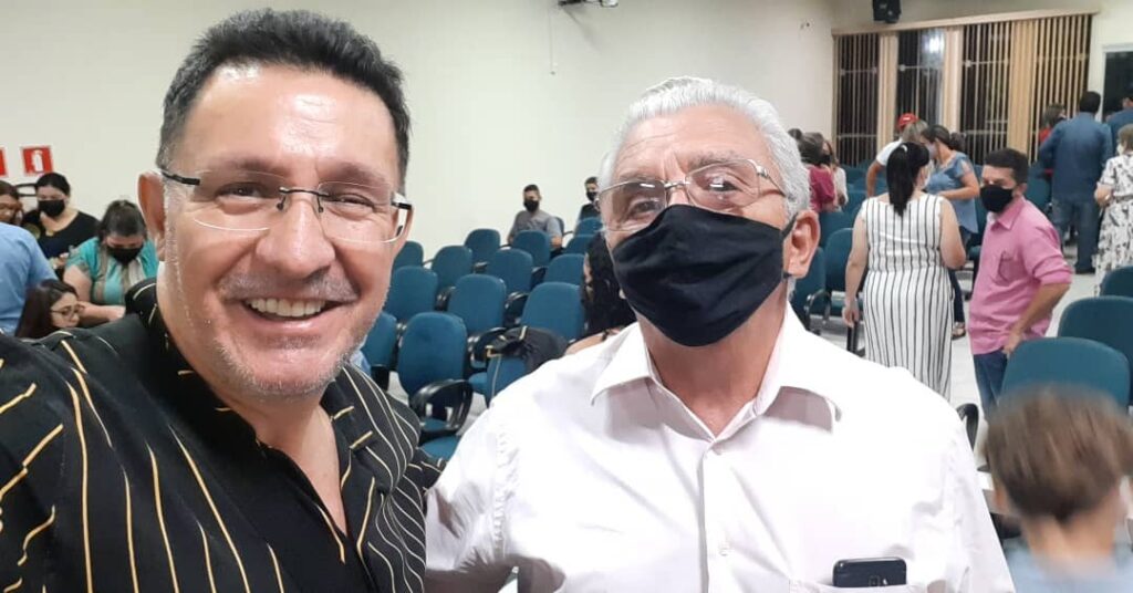 Livro: Noite de autógrafos foi sucesso em Amambai Livro: Noite de autógrafos foi sucesso em Amambai