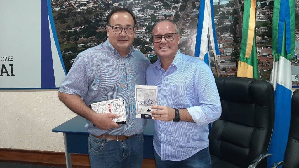Livro: Noite de autógrafos foi sucesso em Amambai Livro: Noite de autógrafos foi sucesso em Amambai