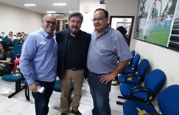Livro: Noite de autógrafos foi sucesso em Amambai Livro: Noite de autógrafos foi sucesso em Amambai